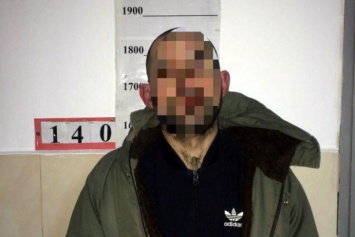 Наркоман с топором бросался на людей в Киеве