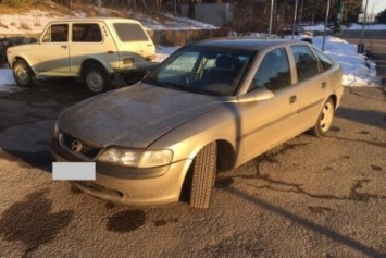 На Кировоградщине полицейские обнаружили сомнительную машину