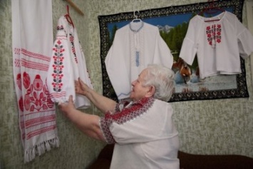 Активисты просят присвоить звание Почетного гражданина Запорожья известной вышивальщице