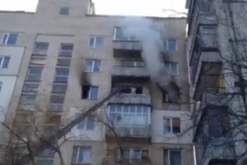 Сумчанин в одном халате покинул пылающую квартиру через балкон