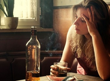 Ученые выяснили, что нехватка секса приводит женщин к алкоголизму