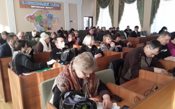 На сессии Олешковского райсовета собралось лишь 16 депутатов
