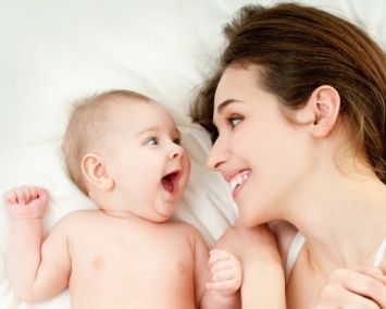 Ученые: Связь матери с младенцем обеспечивает гормон дофамин