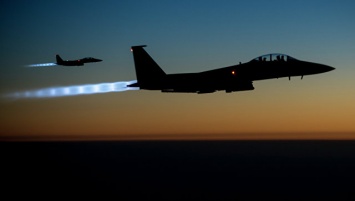 В США для перехвата самолета недалеко от резиденции Трампа подняли в небо два истребителя F-15