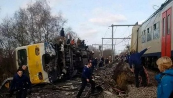 Около Брюсселя поезд сошел с рельсов: один погибший, 20 травмированных