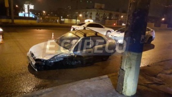 В Киеве Daewoo Lanos на сумасшедшей скорости влетел в Renault, он после этого врезался в грузовик со снегом