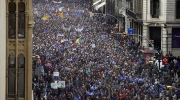 В Барселоне 160 тысяч человек вышли на улицы в поддержку беженцев