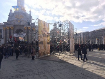 У Стеллы на Майдане собрались участники "блокадного" вече, планируют шествие под АП