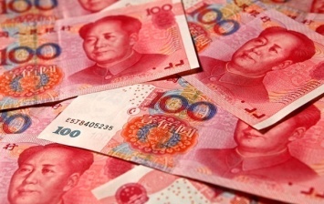 Китай резко ослабил курс юаня к доллару