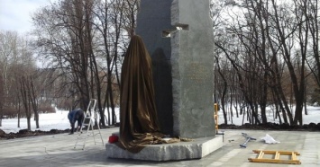 В Бабьем Яру установили памятник поэтессе Елене Телиге