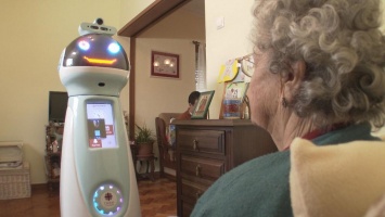 Ученые ЕС подарят пожилым людям робота-друга | Euronews