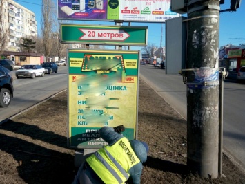 В Одессе за неделю демонтировали около сотни рекламных конструкций, размещенных с нарушениями