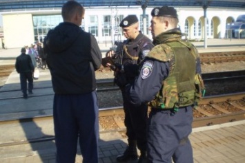 Злоумышленника, совершившего кражу в Лимане, на ж/д вокзале Славянска "встретили" полицейские