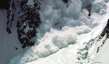 Спасатели предупредили о лавинах на Закарпатье