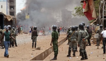 В Гвинее школьники протестовали вместе с учителями