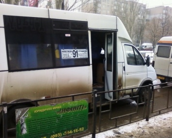В Николаеве «маршрутчик» выгнал из автобуса ребенка, а позже еще и накинулся на возмущенную мать