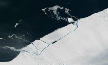Айсберг размером с Херсон откололся от ледника в Антарктиде