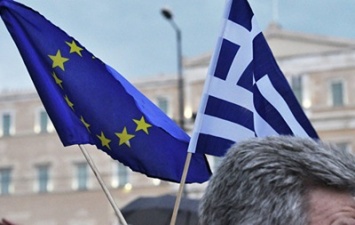 В Еврогруппе не хотят до лета перечислять Греции финпомощь