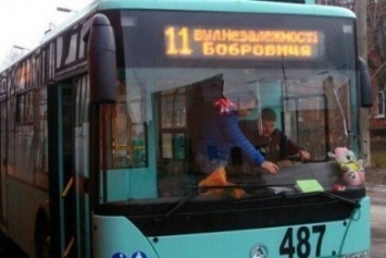 Черниговцы будут платить за проезд в общественном транспорте через смартфон