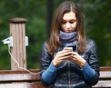 Зарядку телефонов в общественных местах назвали опасной