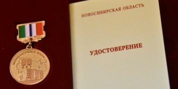Новосибирский губернатор вручил ветеранам бракованные медали с флагом Италии