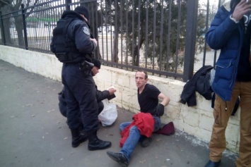 Одесситы работают за полицию: очевидцы задержали грабителя-иностранца
