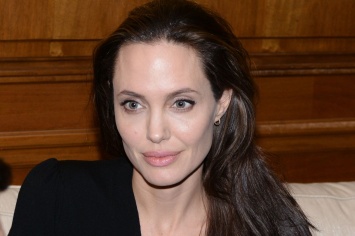 Анджелина Джоли представила долгожданный аромат Guerlain