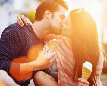 Ученые: Поцелуи могут укрепить иммунитет и повышать настроение