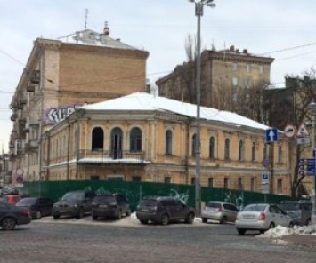 Напротив Софии Киевской хотят уничтожить историческое здание