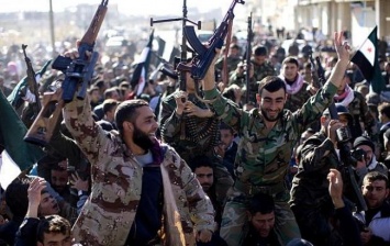 США приостановили военную помощь сирийским повстанцам