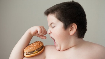 Ожирение детей примерно наполовину определяется генами родителей