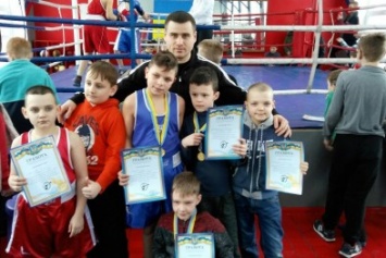 Юные боксеры Славянска завоевали золото на региональном турнире