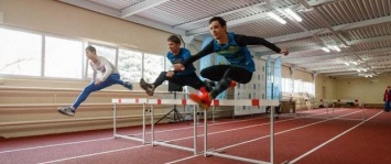 В Днепровской спортивной школе олимпийского резерва №3 открыли обновленный легкоатлетический манеж