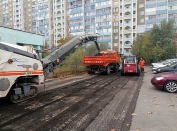 Киевляне жалуются на ужасное качество ремонта межквартальных проездов