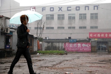 Сотрудники Foxconn, которых снимают с производства iPhone, увольняются из компании