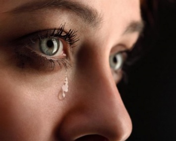 Ученые назвали слезы инструментом моральной устойчивости человека