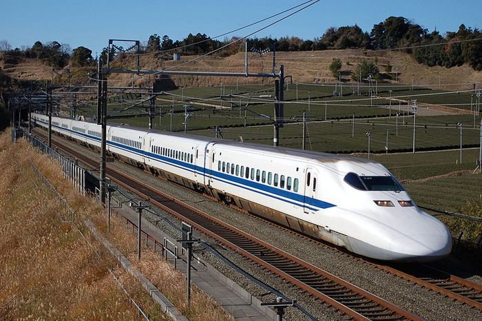 В Японии скоростной поезд сбил двух человек