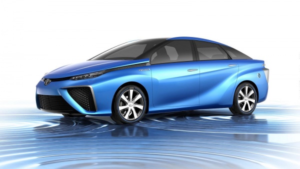 Toyota начала серийное производство водородного автомобиля