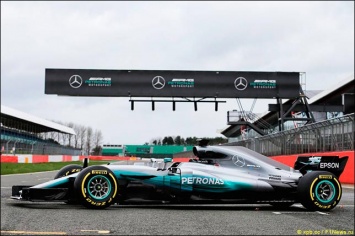 В Mercedes представили новую машину