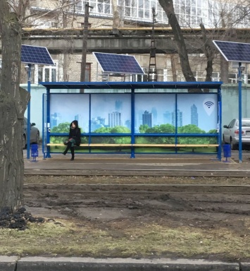 В Николаеве появилась первая "умная" трамвайная остановка