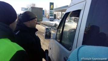 Как селедки в бочке: под Харьковом водителя маршрутки оштрафовали за давку в салоне