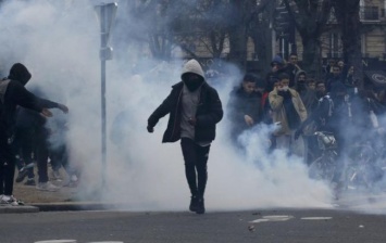 В Париже и его пригородах протестующие студенты заблокировали более 10 школ