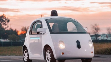 Компания Google подала в суд на службу такси из-за украденной технологии