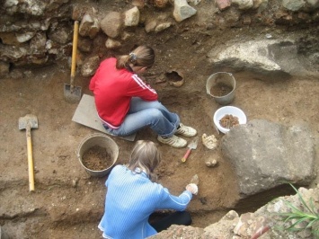 В Ровно раскопали подземный дворец