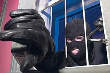 В Доброполье задержали двух грабителей, обокравших частного предпринимателя