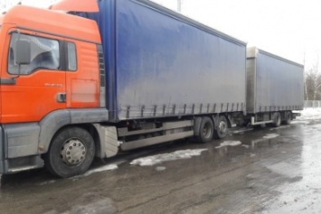 Угнанный в Италии прицеп грузовика обнаружили на границе Сумщины