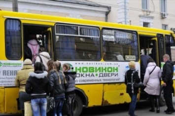 Пассажиры летали по автобусу: в Одессе пожаловались на маршрутчика-экстремала