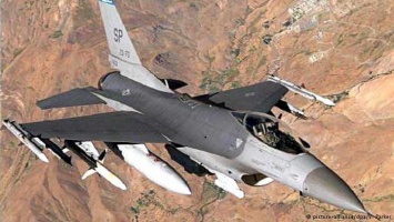 ВВС Ирака нанесли удар по позициям "Исламского государства" в Сирии