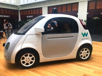 Принадлежащая Alphabet компания Waymo обвинила Uber в краже технологий самоуправления автомобилей