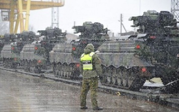 В Прибалтику прибыла новая партия танков НАТО: появились фото